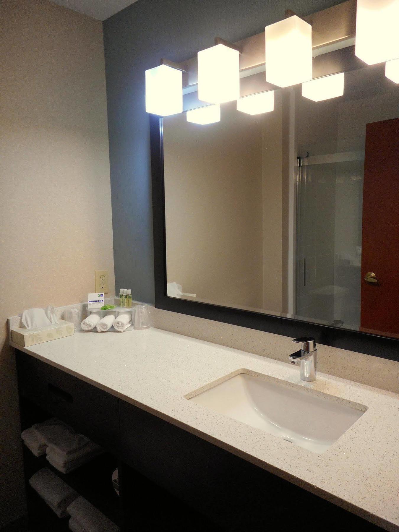 Holiday Express & Indianapolis North - By Ihg Carmel